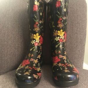 Target Rain boots size 8.5
